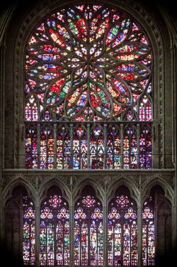 Витраж кафедрала в Амьене